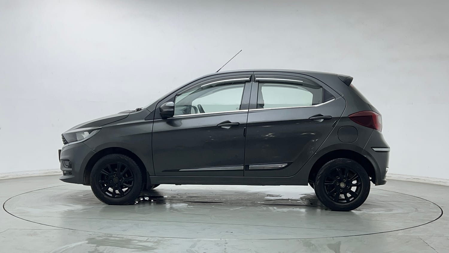 Used 2021 Tata Tiago LE Petro l+ CNG(Outside Fitted) Cng Manual exterior LEFT SIDE VIEW
