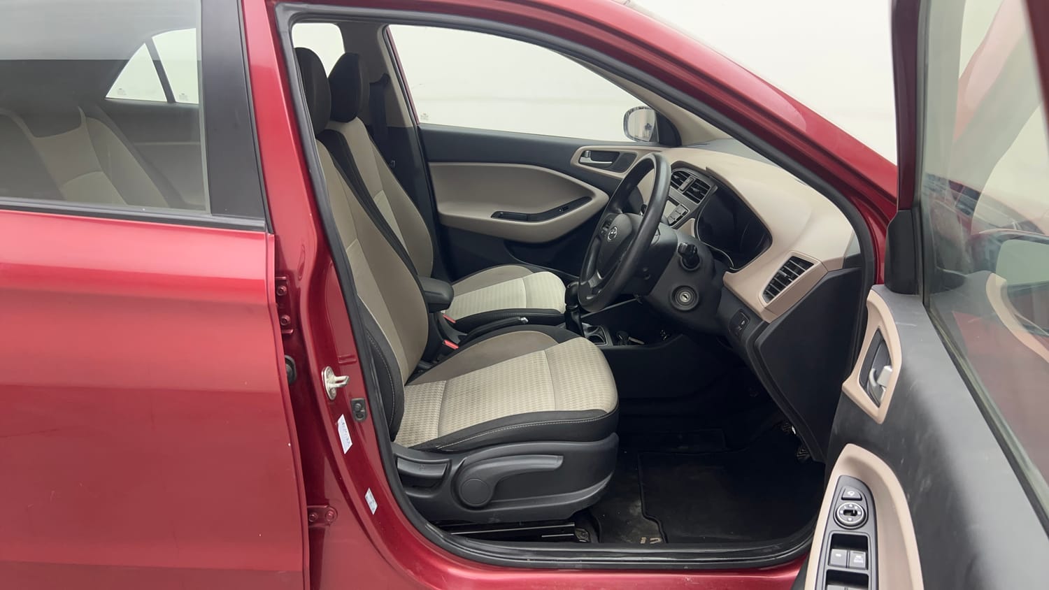 Used 2018 Hyundai Elite i20 Sportz 1.2 Petrol Manual interior RIGHT SIDE FRONT DOOR CABIN VIEW