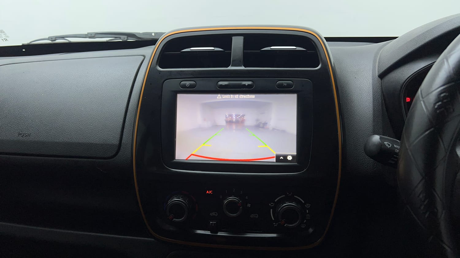 Used 2018 Renault Kwid CLIMBER 1.0 Petrol Manual top_features Rear camera