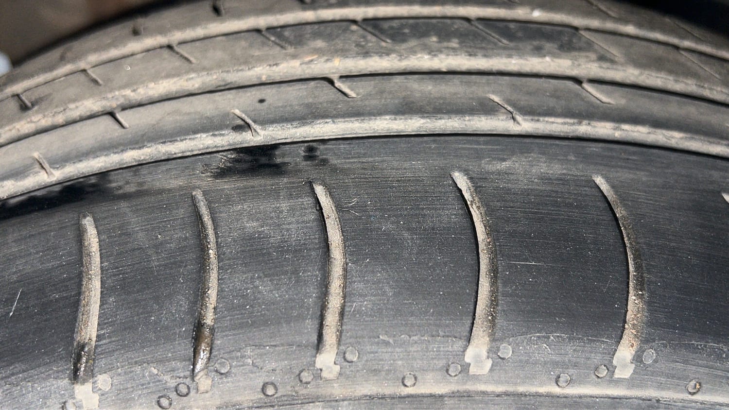 Used 2017 Tata Tiago Revotron XT Petrol Manual tyres LEFT FRONT TYRE TREAD VIEW