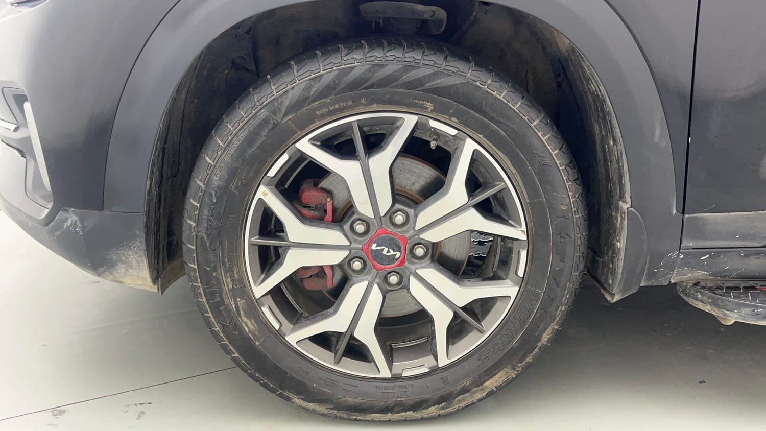 Used 2023 Kia Seltos GTX Plus 1.4 Petrol Manual tyres LEFT FRONT TYRE RIM VIEW