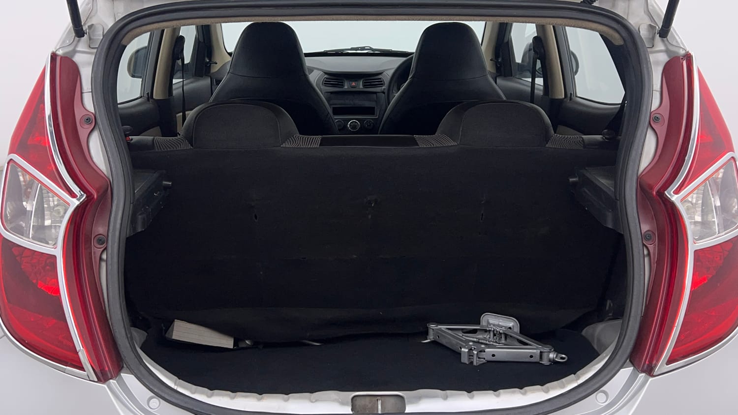 Used 2014 Hyundai Eon Sportz Petrol Manual interior DICKY INSIDE VIEW