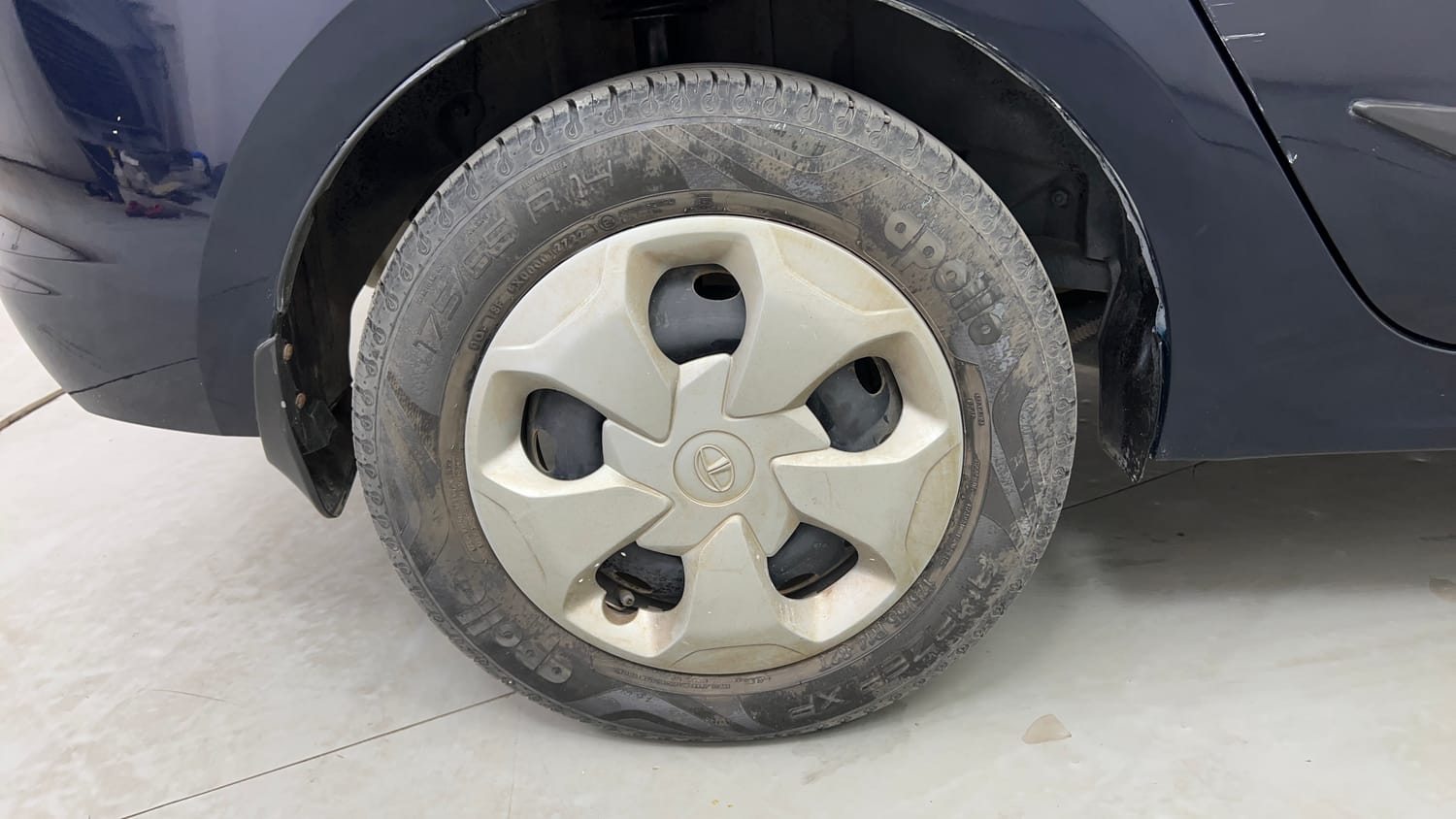Used 2022 Tata Tigor XZ CNG Cng Manual tyres RIGHT REAR TYRE RIM VIEW