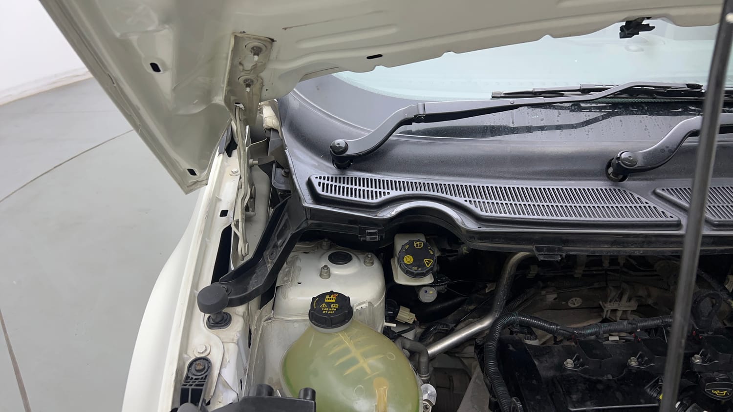 Used 2021 Ford EcoSport Titanium Plus 1.5L Ti-VCT AT Petrol Automatic engine ENGINE RIGHT SIDE HINGE & APRON VIEW
