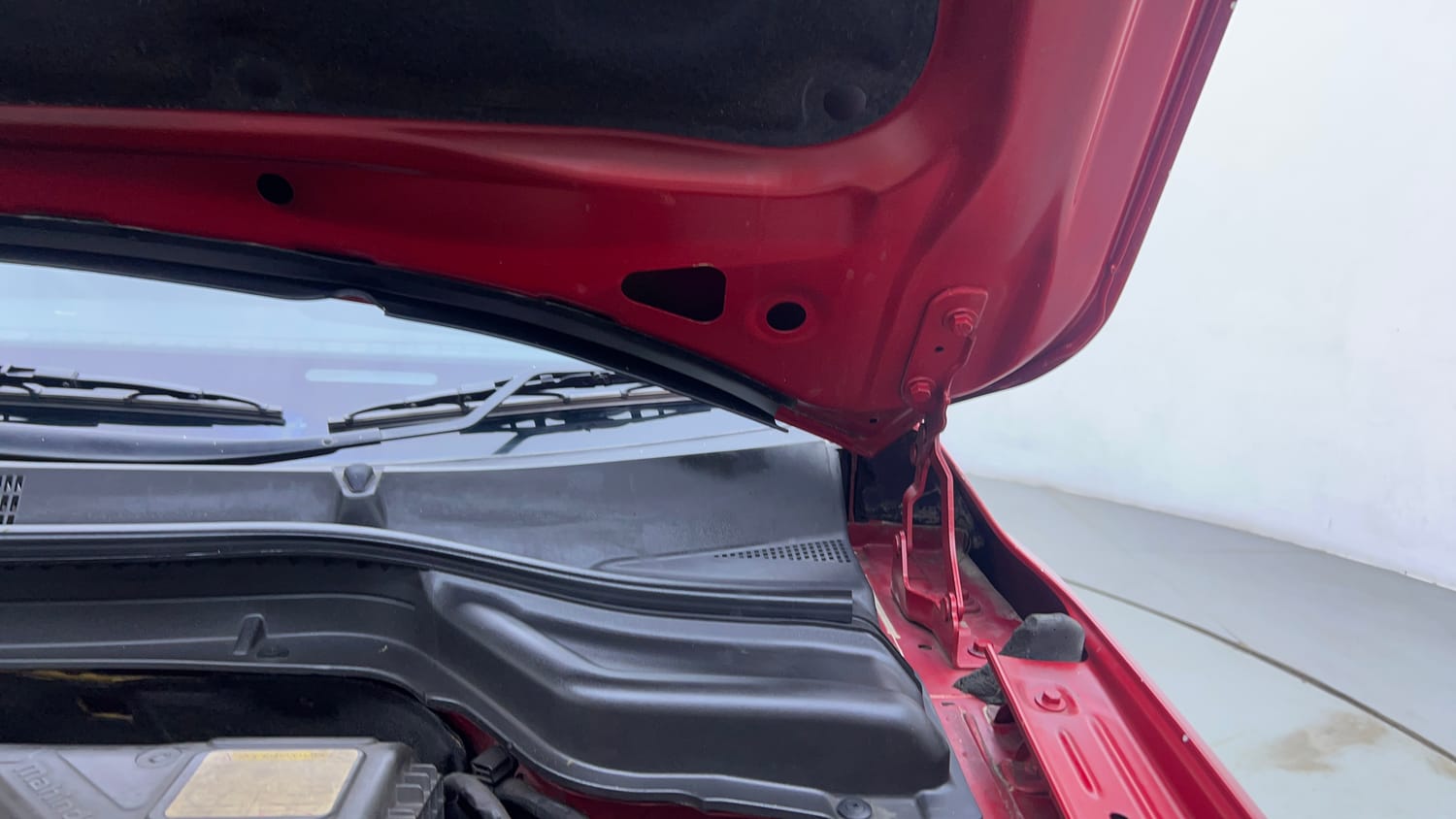 Used 2019 Mahindra XUV 300 1.2 W6 Petrol Manual engine ENGINE LEFT SIDE HINGE & APRON VIEW