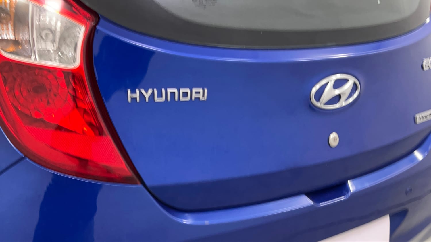 Used 2016 Hyundai Eon Magna Petrol Manual dents MINOR DENT