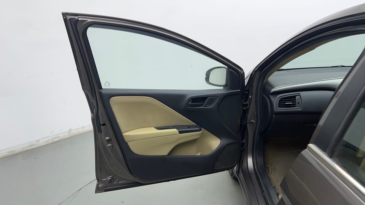 Used 2015 Honda City SV Petrol Manual interior LEFT FRONT DOOR OPEN VIEW