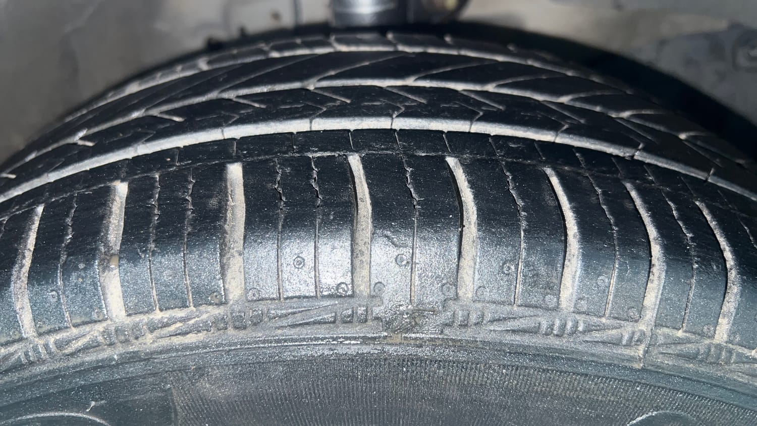 Used 2013 Honda Amaze 1.2 EX i-VTEC Petrol Manual tyres RIGHT FRONT TYRE TREAD VIEW