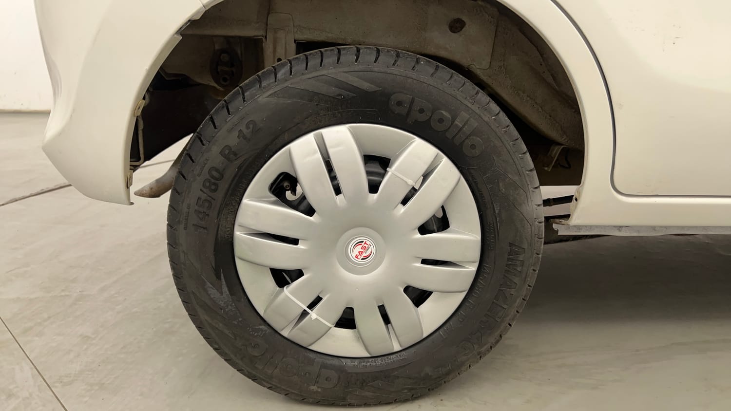 Used 2014 Maruti Suzuki Alto 800 Lxi Petrol Manual tyres RIGHT REAR TYRE RIM VIEW