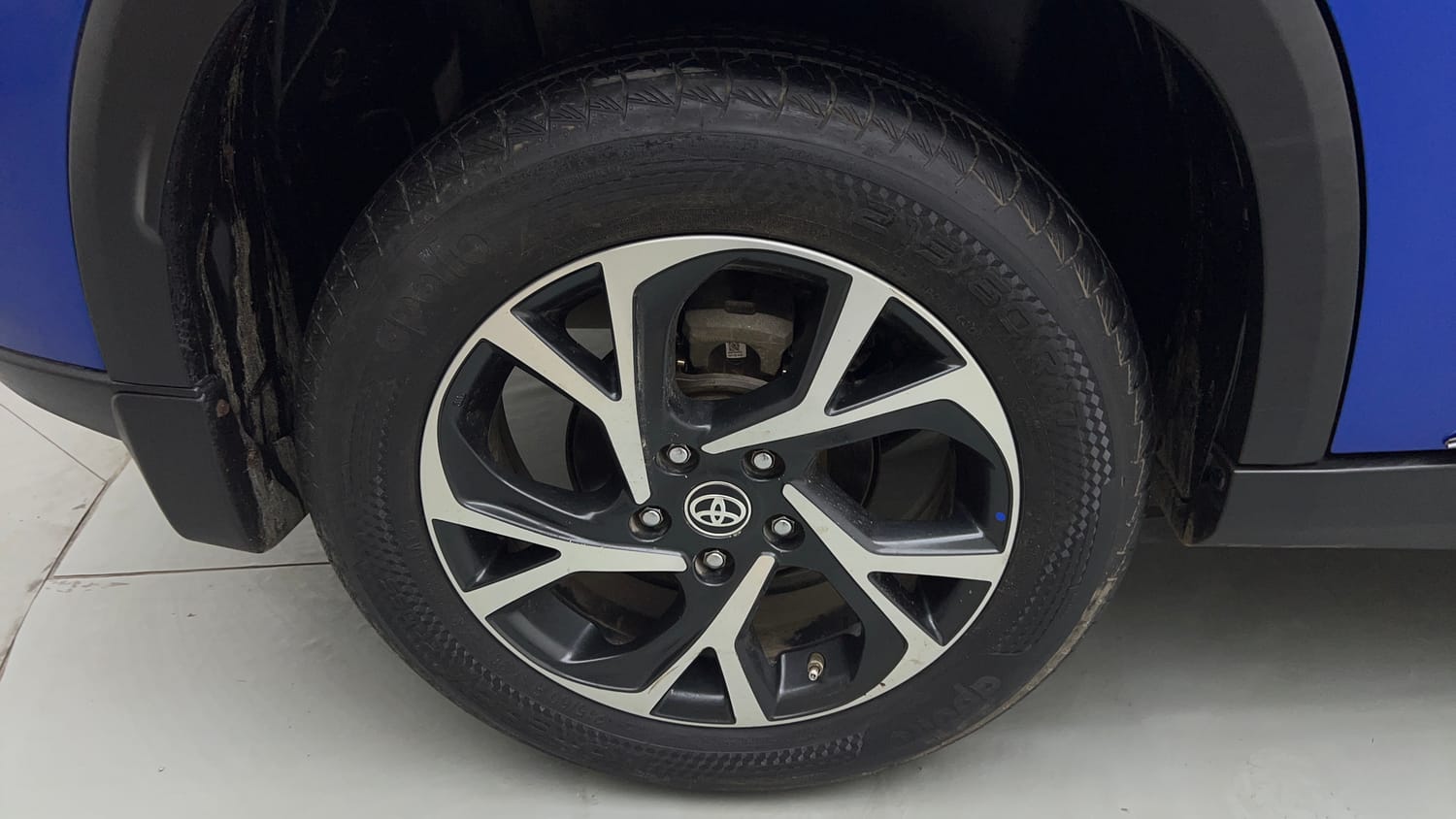 Used 2023 Toyota Urban Cruiser Hyryder V Hybrid Dual Tone Hybrid Automatic tyres RIGHT REAR TYRE RIM VIEW