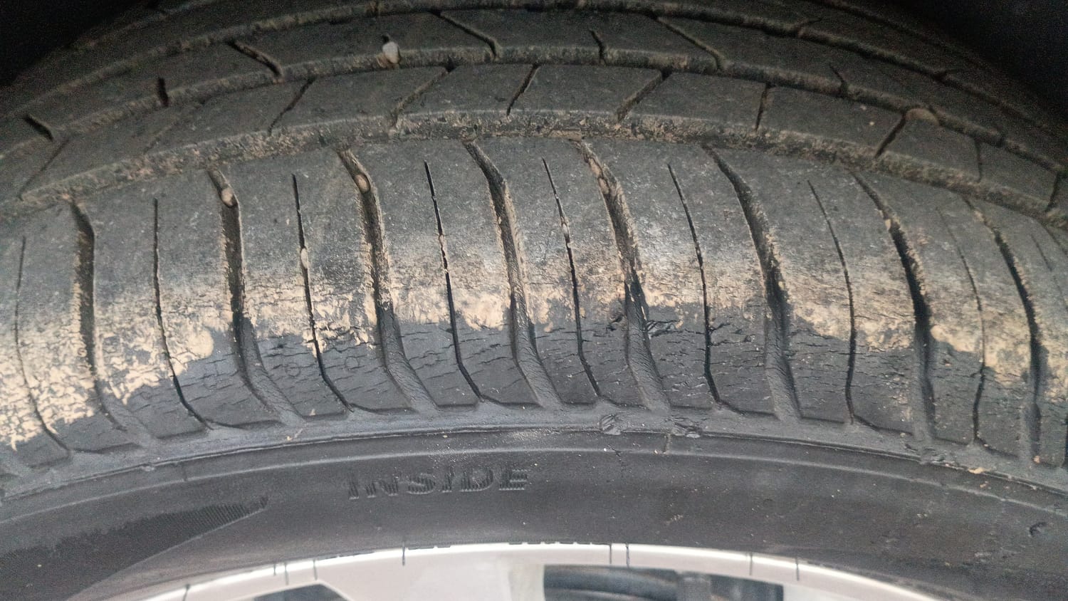 Used 2023 Skoda Slavia Ambition 1.0L TSI MT Petrol Manual tyres RIGHT REAR TYRE TREAD VIEW