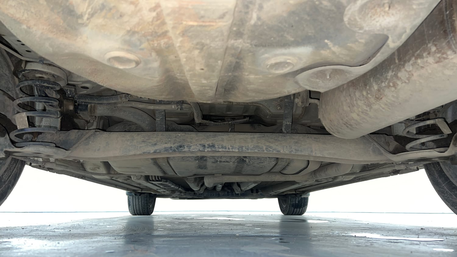 Used 2019 Hyundai Verna SX (O) 1.6 CRDi Diesel Manual extra REAR UNDERBODY VIEW (TAKEN FROM REAR)