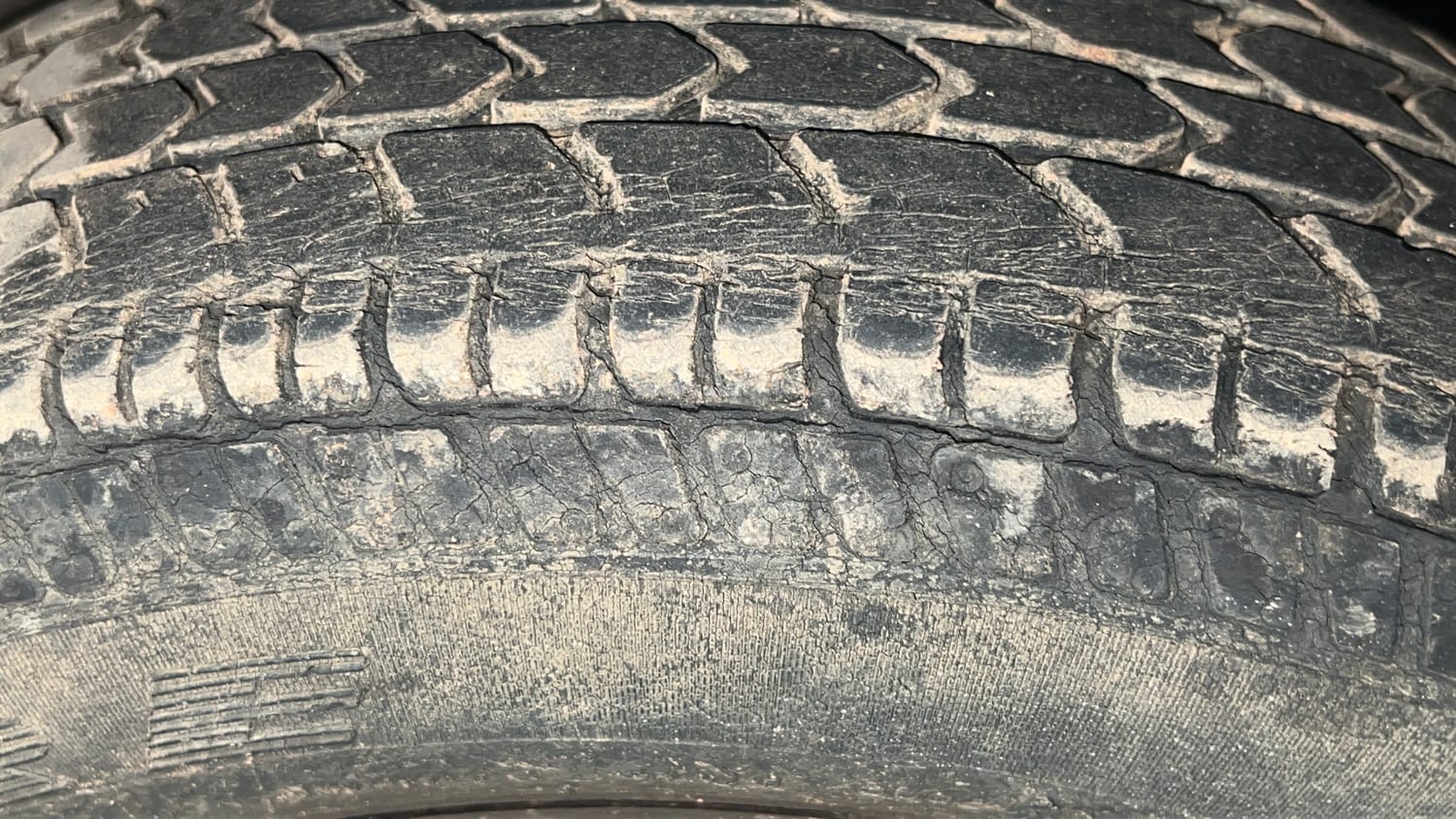 Used 2015 Maruti Suzuki Alto K10 VXi AMT Petrol Automatic tyres LEFT FRONT TYRE TREAD VIEW
