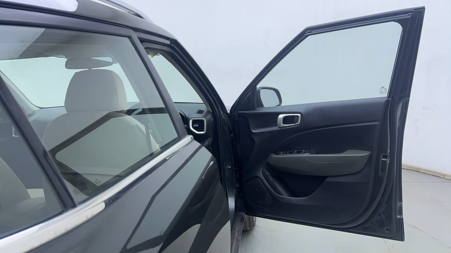 Used 2020 Hyundai Venue SX 1.4 CRDi Diesel Manual interior RIGHT FRONT DOOR OPEN VIEW