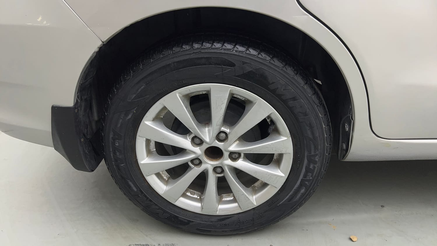 Used 2014 Maruti Suzuki Ertiga ZXi Petrol Manual tyres RIGHT REAR TYRE RIM VIEW