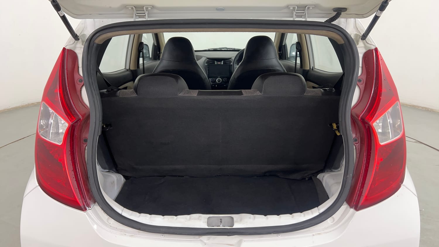 Used 2014 Hyundai Eon Magna Petrol Manual interior DICKY INSIDE VIEW