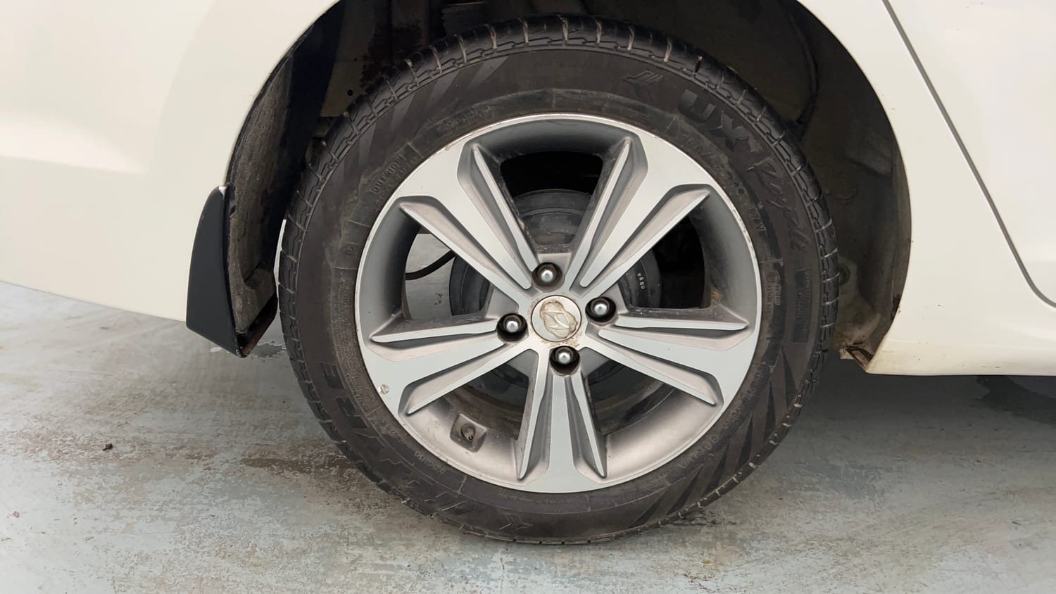 Used 2019 Hyundai Verna SX (O) 1.6 CRDi Diesel Manual tyres RIGHT REAR TYRE RIM VIEW