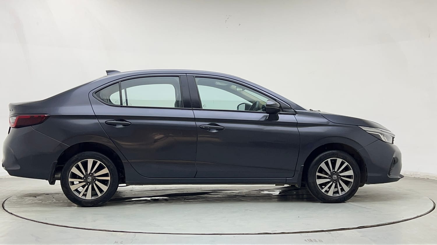 Used 2023 Honda City V Petrol MT Petrol Manual exterior RIGHT SIDE VIEW