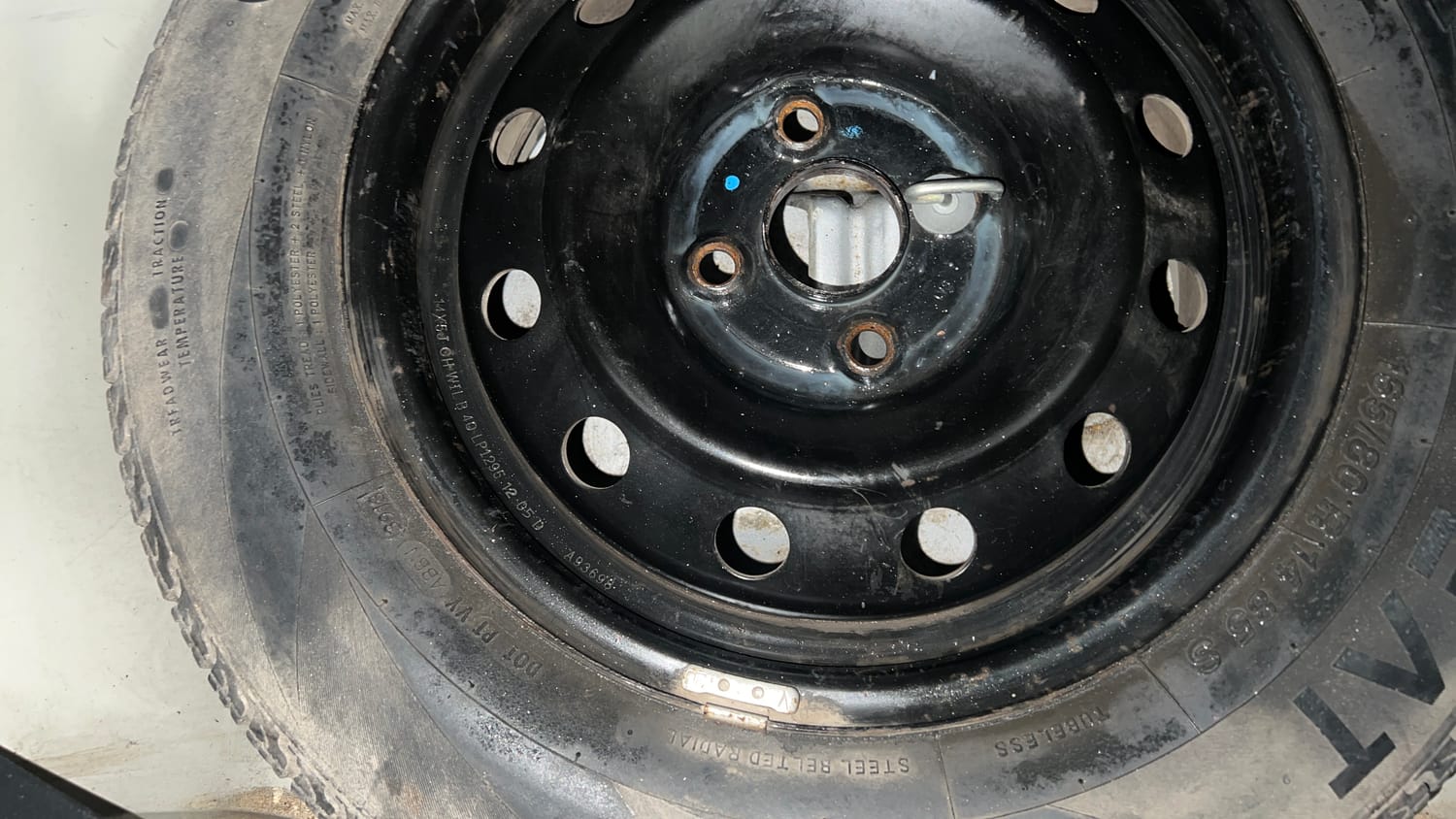 Used 2012 Maruti Suzuki Swift VXi Petrol Manual tyres SPARE TYRE VIEW