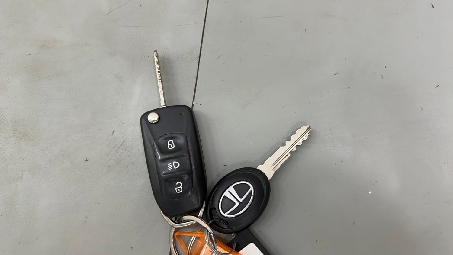 Used 2016 Tata Tiago Revotron XZ Petrol Manual extra CAR KEY VIEW