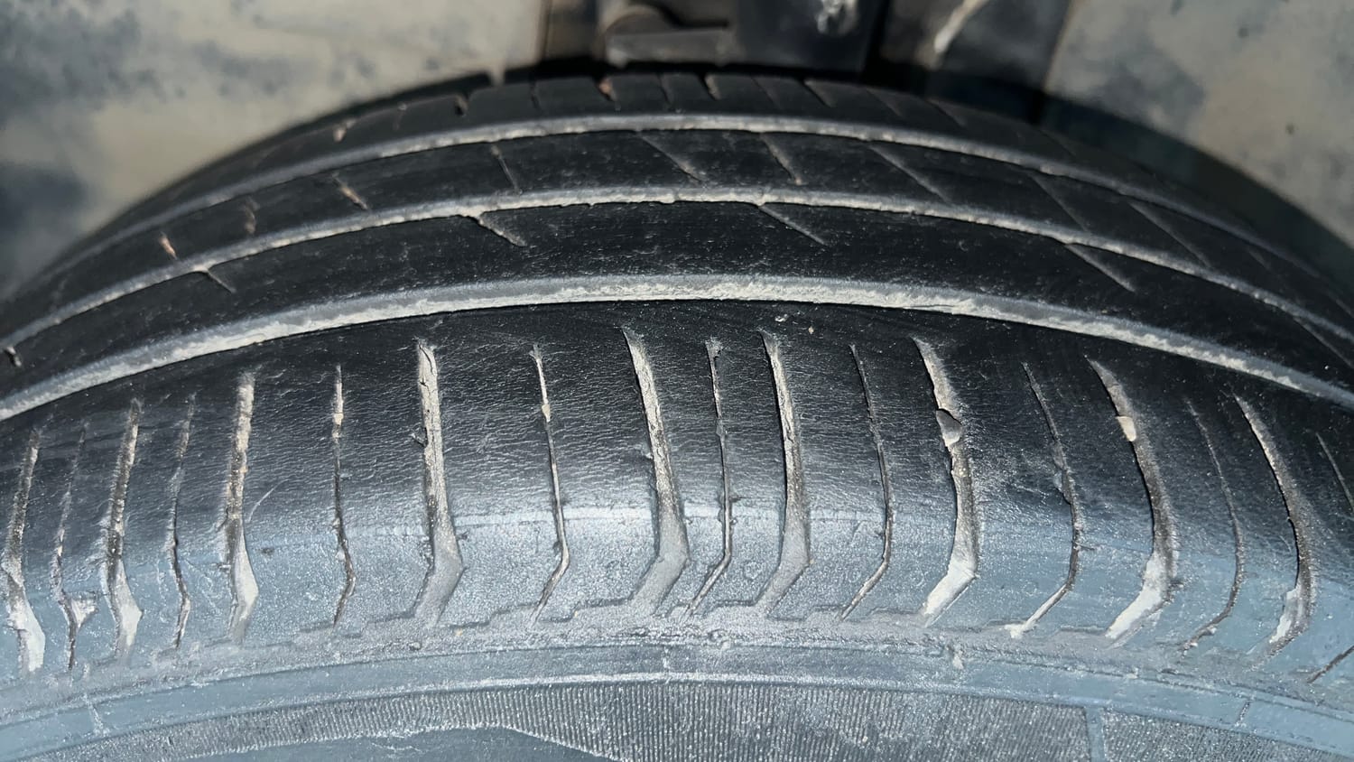 Used 2022 Tata Punch Adventure Rhythm Pack MT Petrol Manual tyres LEFT FRONT TYRE TREAD VIEW