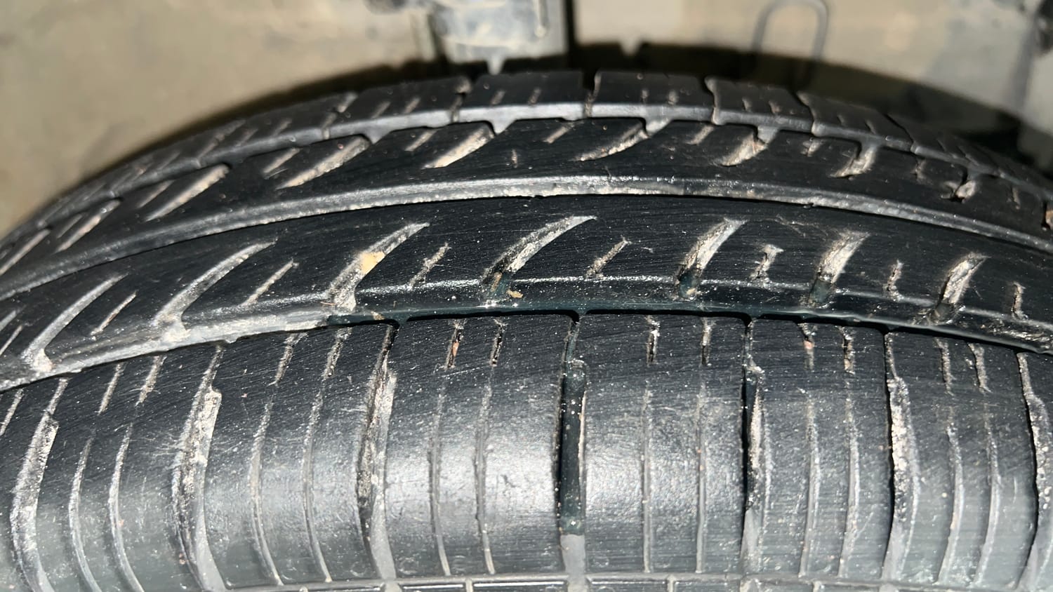 Used 2012 Maruti Suzuki Swift VXi Petrol Manual tyres RIGHT FRONT TYRE TREAD VIEW