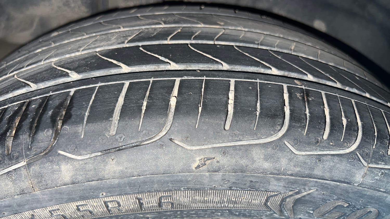 Used 2019 Maruti Suzuki Ciaz Alpha Hybrid 1.5 AT Petrol Automatic tyres RIGHT REAR TYRE TREAD VIEW