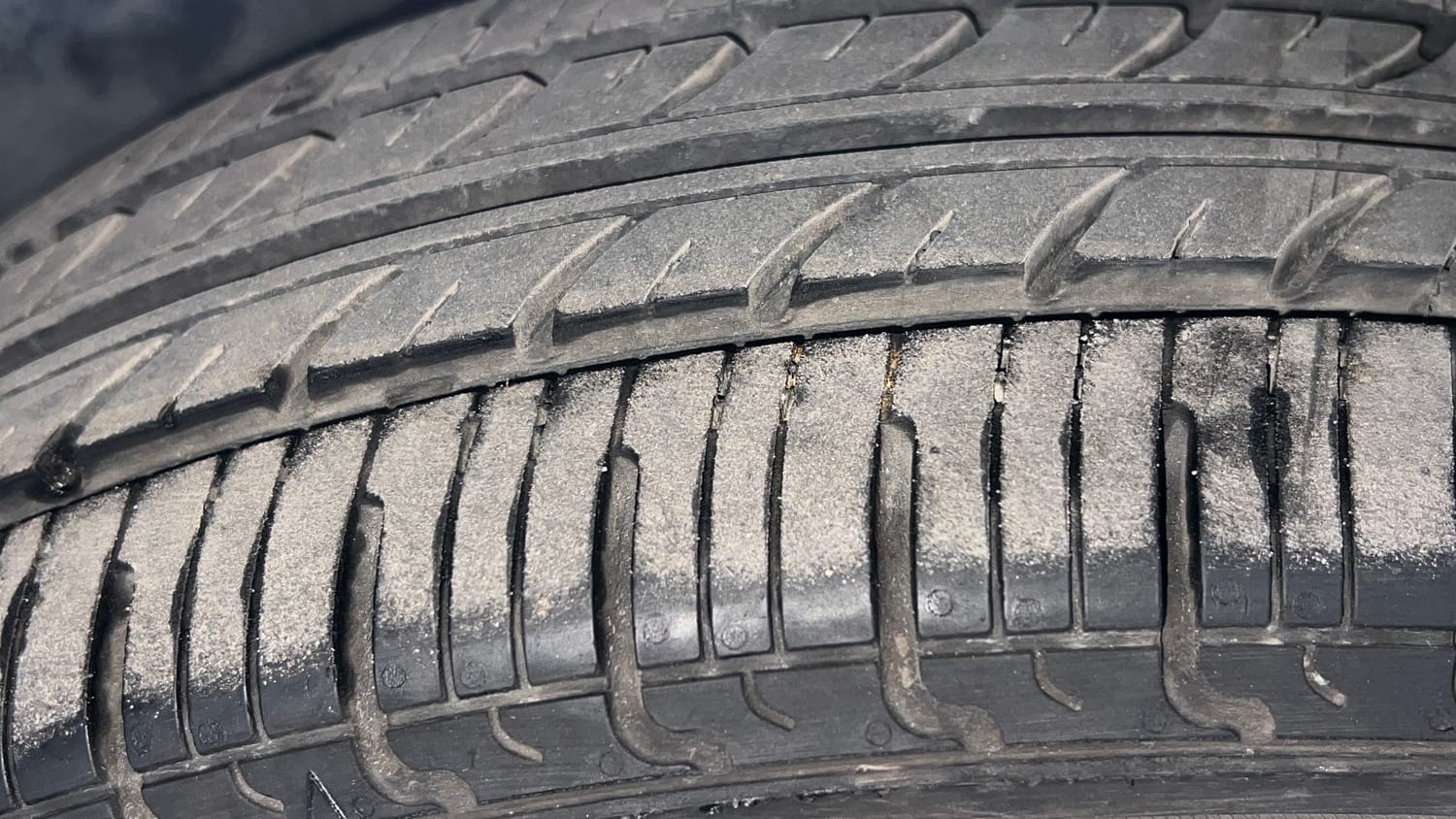 Used 2017 Volkswagen Ameo Trendline 1.2L (P) Petrol Manual tyres RIGHT REAR TYRE TREAD VIEW