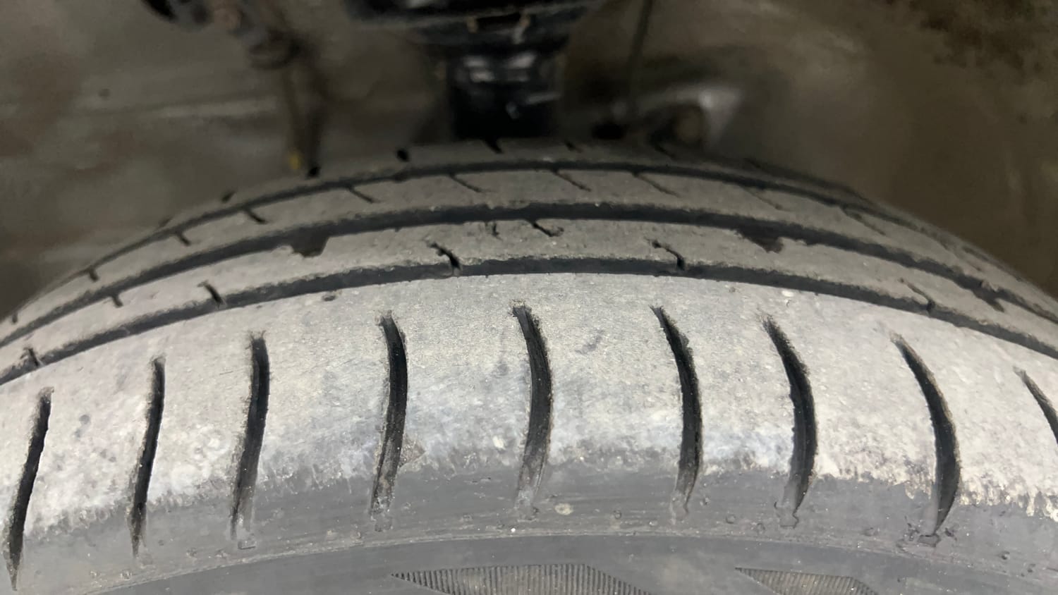 Used 2017 Maruti Suzuki Wagon R 1.0 VXI AMT (O) Petrol Automatic tyres LEFT FRONT TYRE TREAD VIEW
