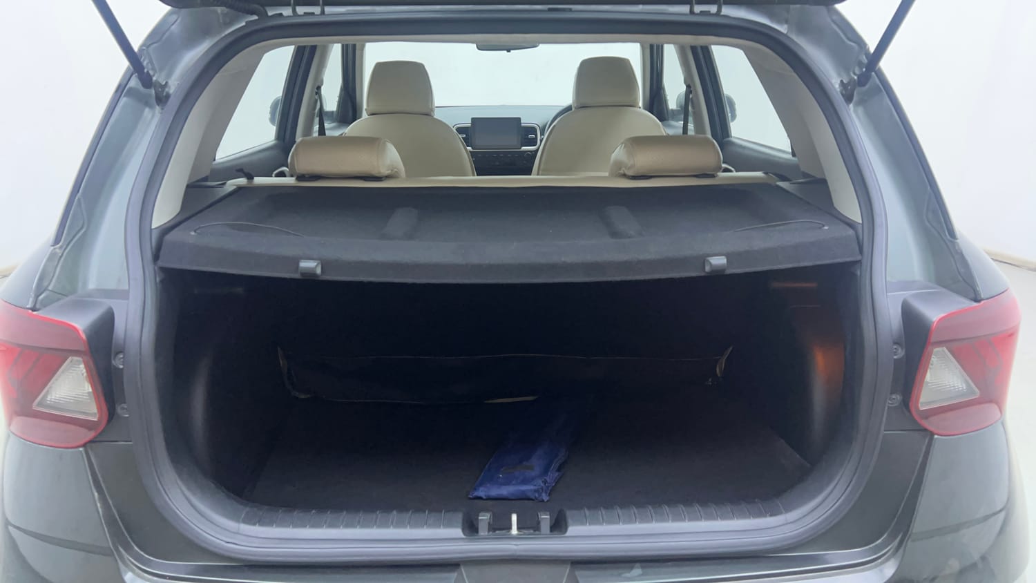 Used 2020 Hyundai Venue SX 1.4 CRDi Diesel Manual interior DICKY INSIDE VIEW