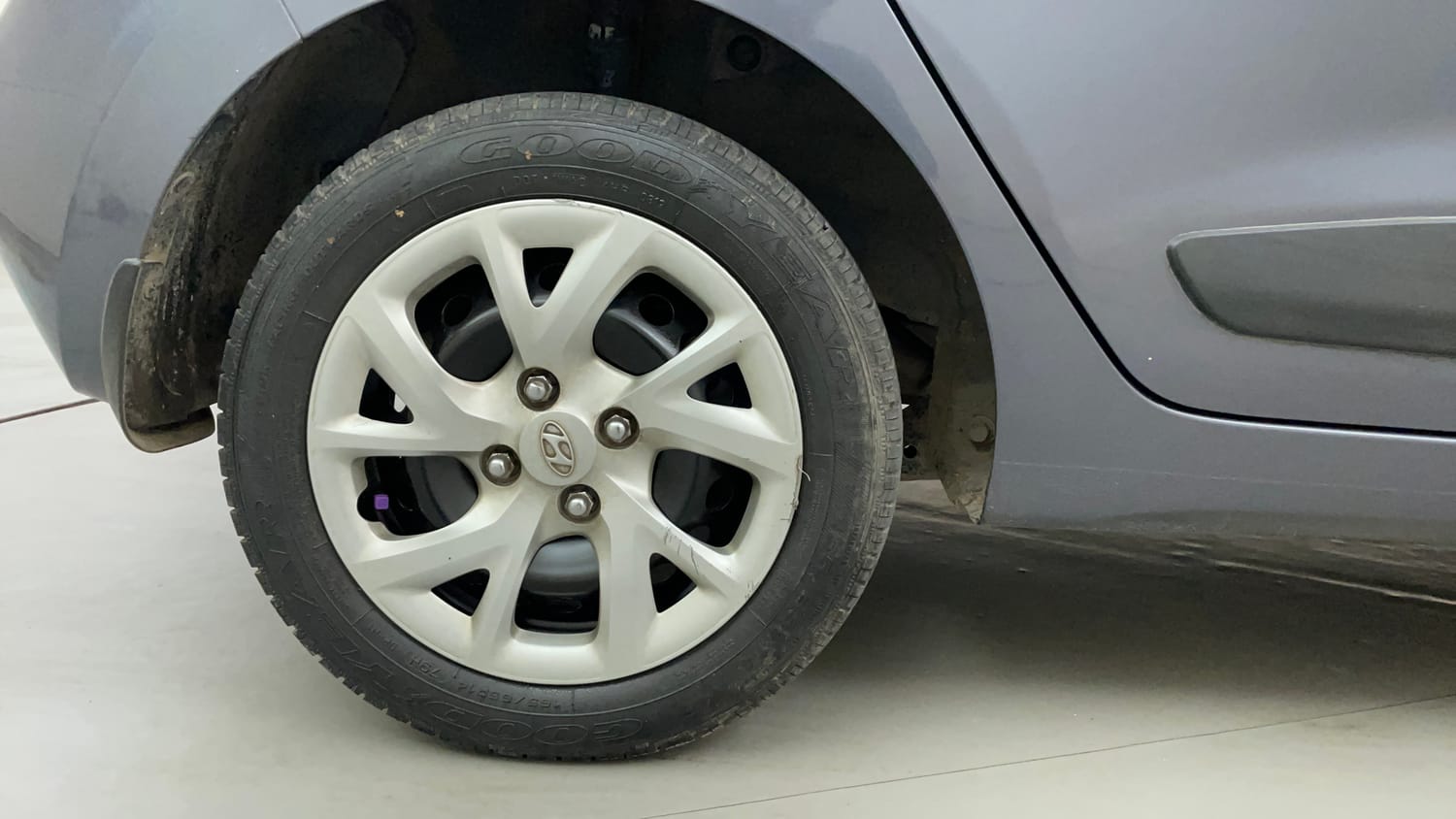 Used 2017 Hyundai Grand i10 Sportz (O) 1.2 Kappa VTVT Petrol Manual tyres RIGHT REAR TYRE RIM VIEW