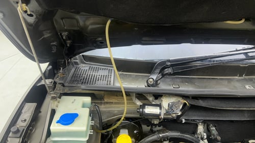 Used 2018 Renault Kwid 1.0 RXT AMT Opt Petrol Automatic engine ENGINE RIGHT SIDE HINGE & APRON VIEW