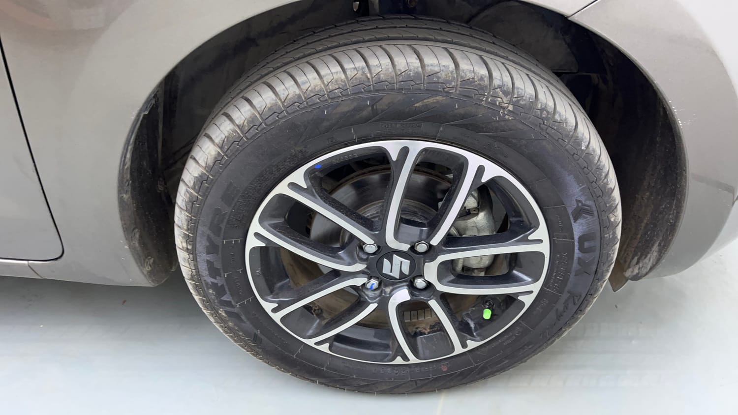 Used 2023 Maruti Suzuki Swift ZXi Plus Petrol Manual tyres RIGHT FRONT TYRE RIM VIEW