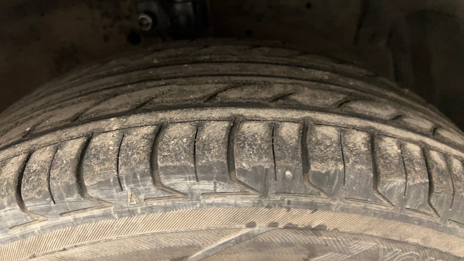 Used 2013 Maruti Suzuki Ertiga Vxi Petrol Manual tyres RIGHT FRONT TYRE TREAD VIEW