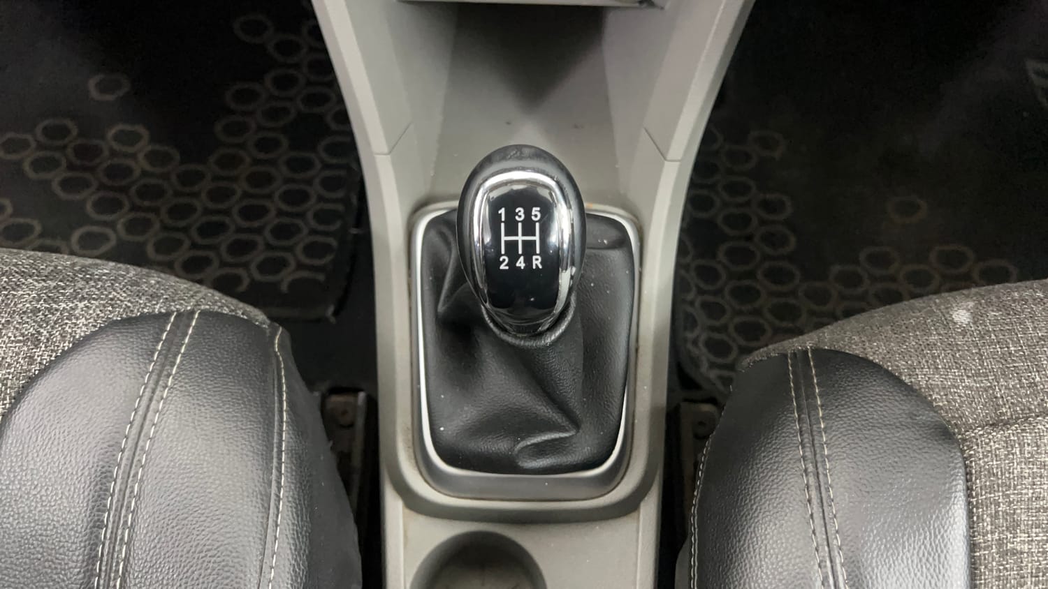 Used 2016 Tata Tiago Revotron XZ Petrol Manual interior GEAR  KNOB VIEW