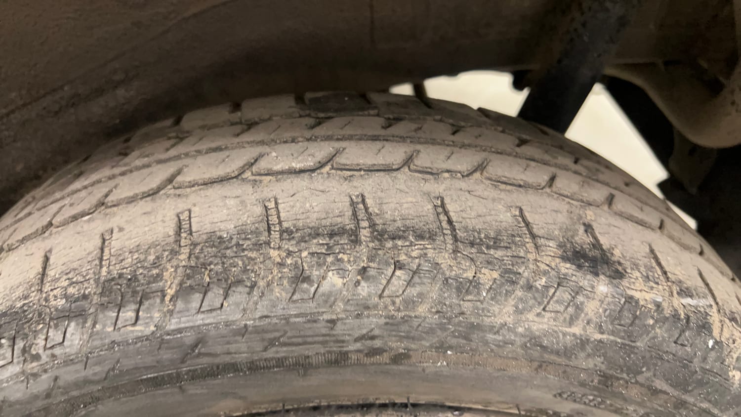 Used 2016 Maruti Suzuki Wagon R 1.0 VXI AMT Petrol Automatic tyres LEFT REAR TYRE TREAD VIEW