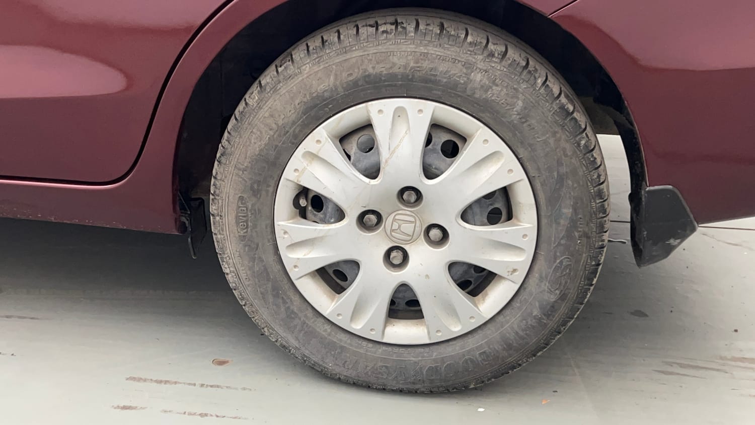Used 2017 Honda Amaze 1.2 S i-VTEC Petrol Manual tyres LEFT REAR TYRE RIM VIEW