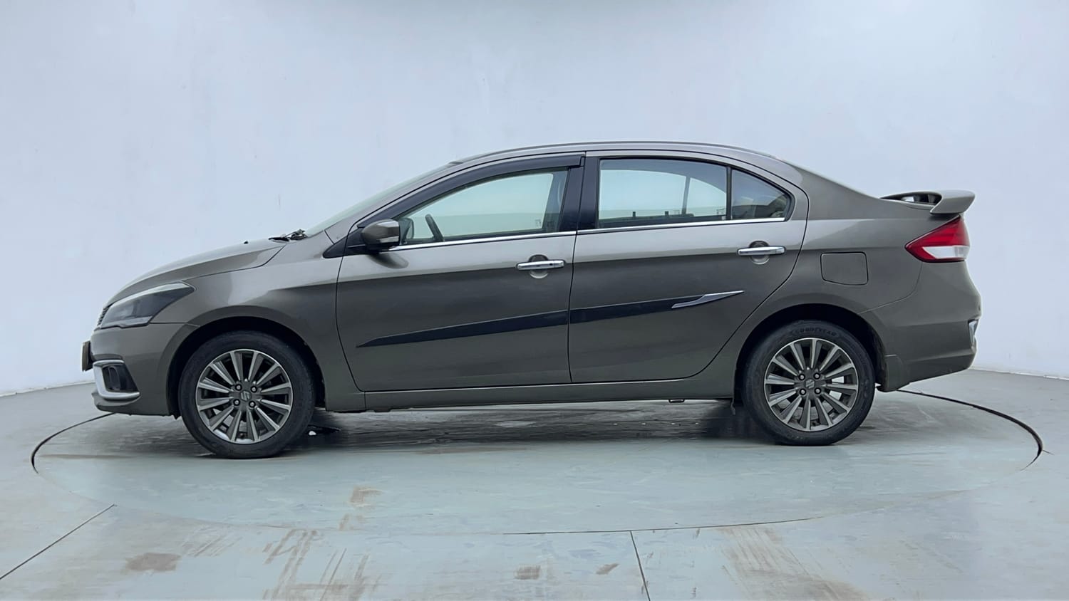 Used 2019 Maruti Suzuki Ciaz Alpha Hybrid 1.5 AT Petrol Automatic exterior LEFT SIDE VIEW