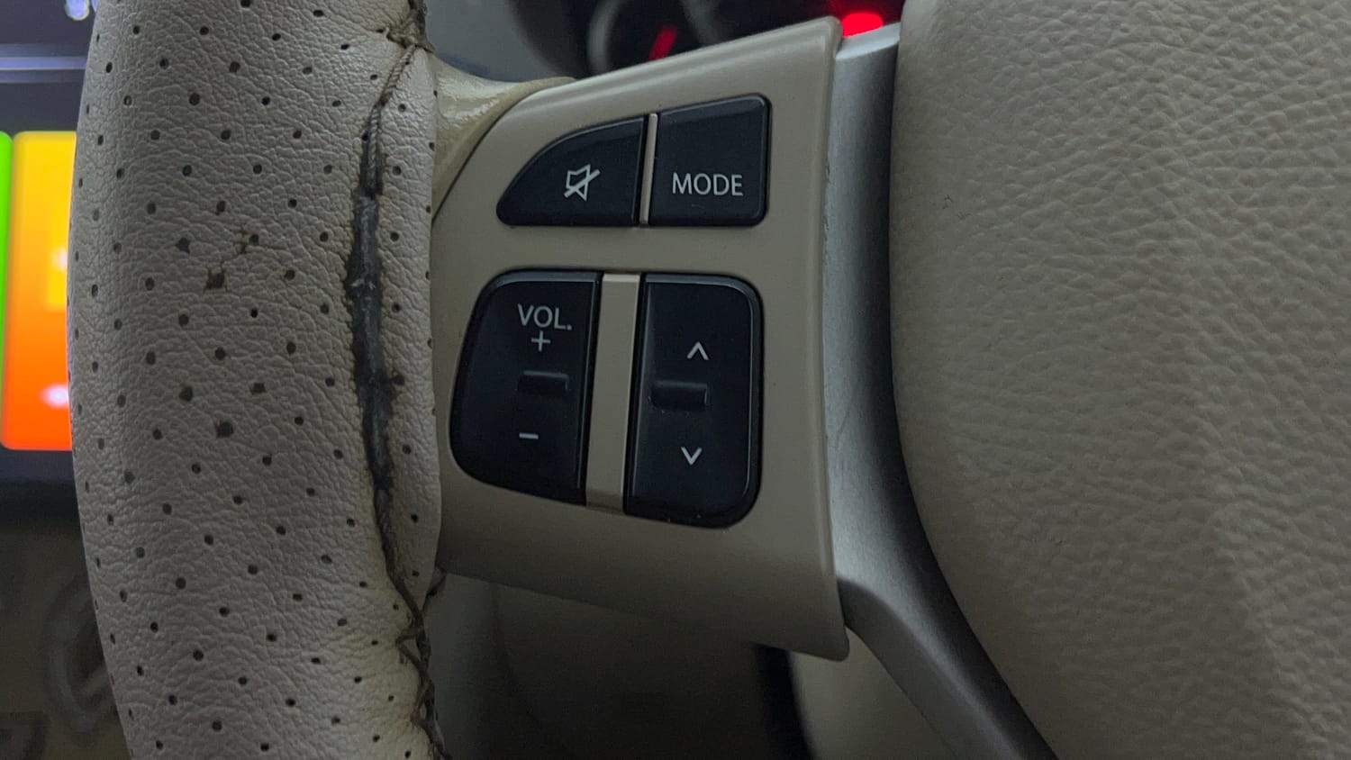 Used 2014 Maruti Suzuki Ertiga ZXi Petrol Manual top_features Steering mounted controls