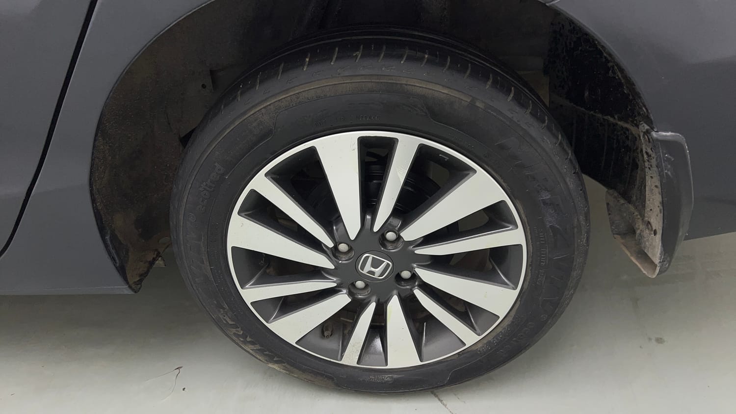 Used 2023 Honda City V Petrol MT Petrol Manual tyres LEFT REAR TYRE RIM VIEW