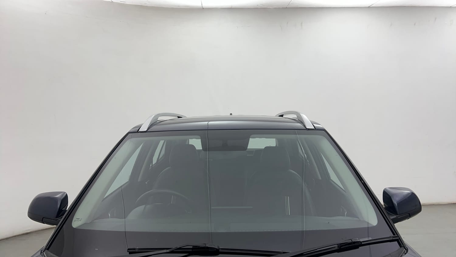 Used 2021 Hyundai Venue SX (O) 1.5 CRDi Diesel Manual exterior FRONT WINDSHIELD VIEW
