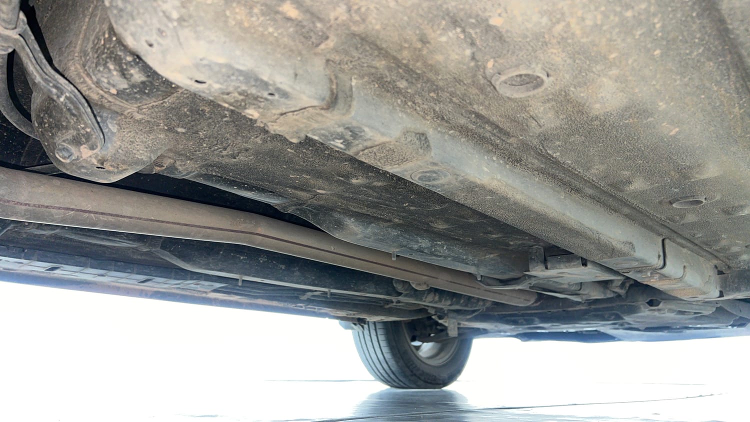 Used 2021 Hyundai Venue SX (O) 1.5 CRDi Diesel Manual extra REAR RIGHT UNDERBODY VIEW