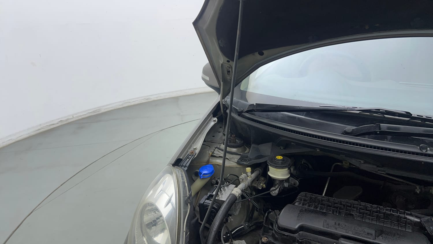 Used 2013 Honda Amaze 1.2 VX AT i-VTEC Petrol Automatic engine ENGINE RIGHT SIDE HINGE & APRON VIEW