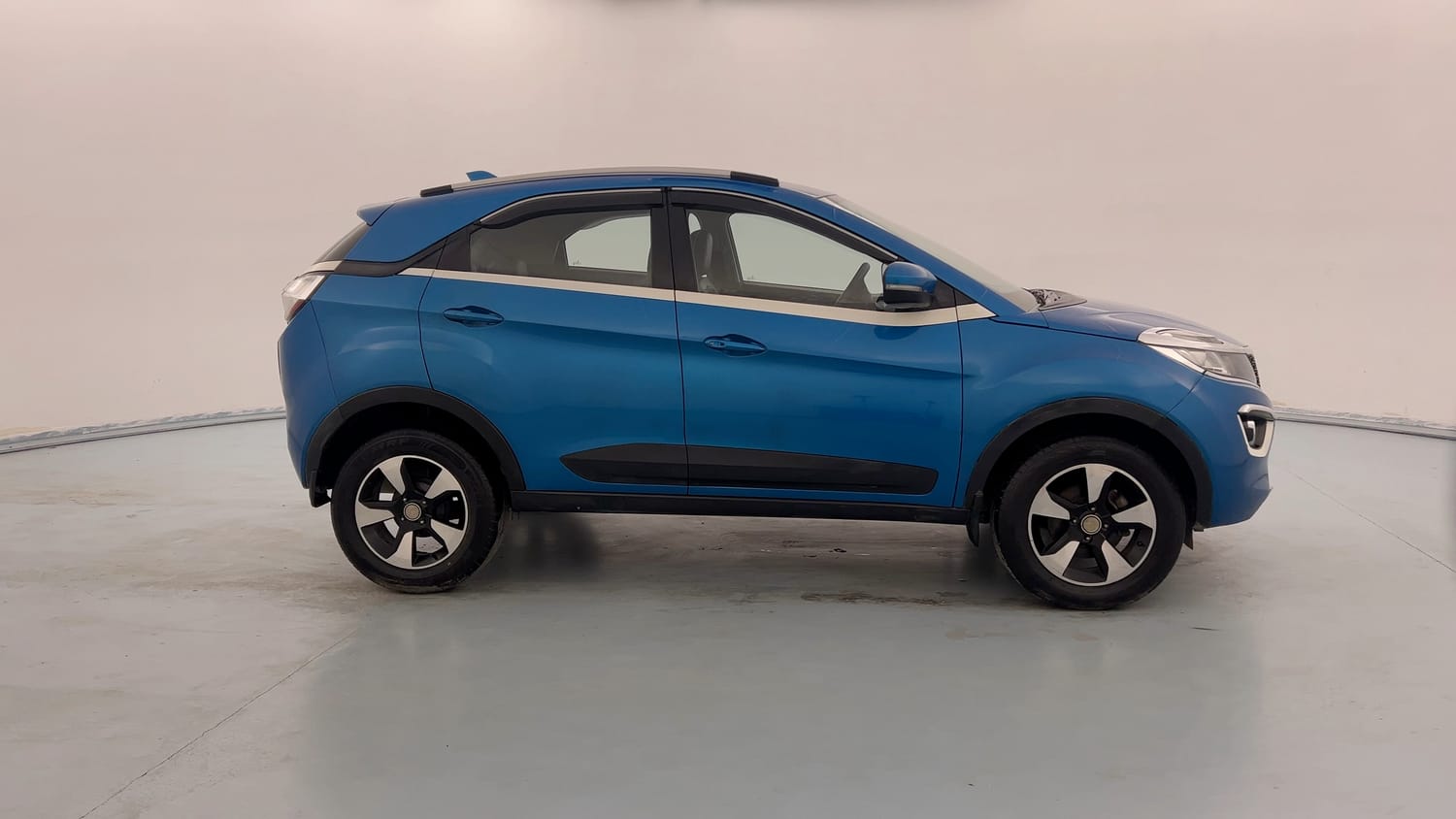 Used 2017 Tata Nexon XZ Plus Diesel Diesel Manual exterior RIGHT SIDE VIEW