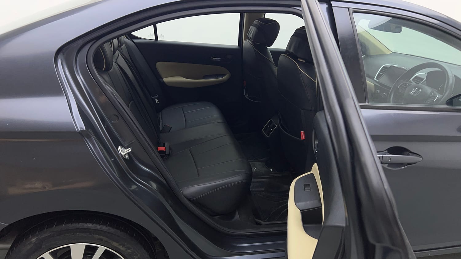 Used 2023 Honda City V Petrol MT Petrol Manual interior RIGHT SIDE REAR DOOR CABIN VIEW