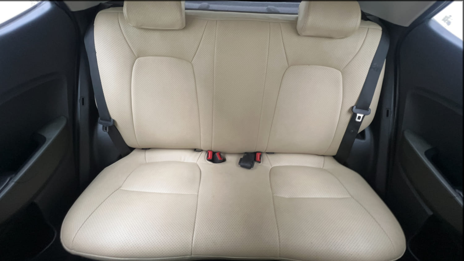 Used 2020 Hyundai Venue SX 1.4 CRDi Diesel Manual interior REAR SEAT CONDITION VIEW