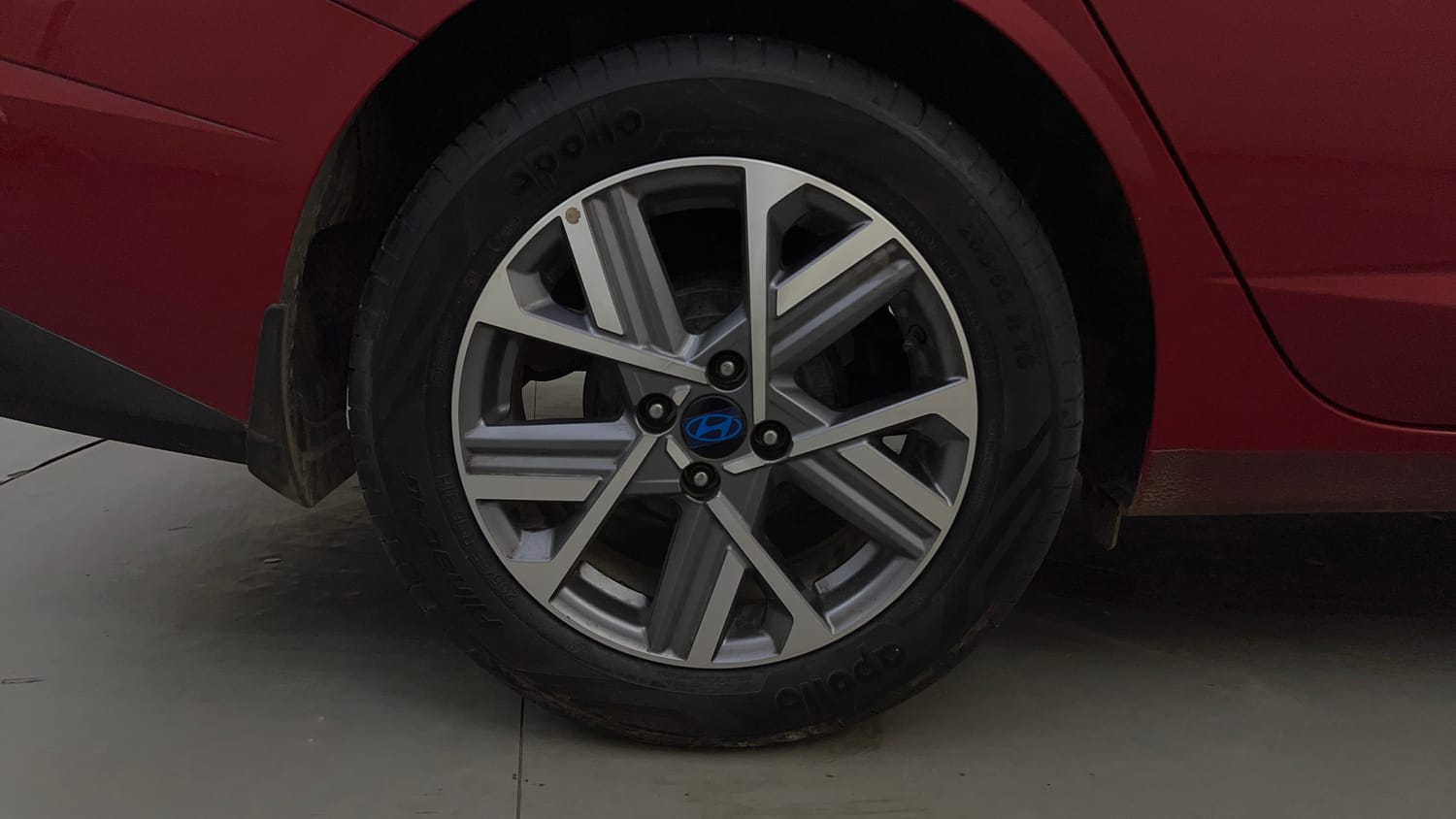 Used 2023 Hyundai Verna SX 1.5 Petrol MT Petrol Manual tyres RIGHT REAR TYRE RIM VIEW