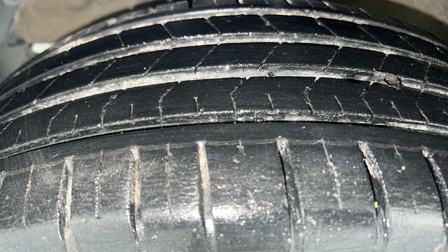 Used 2017 Maruti Suzuki Baleno Zeta 1.2 Petrol Manual tyres LEFT FRONT TYRE TREAD VIEW