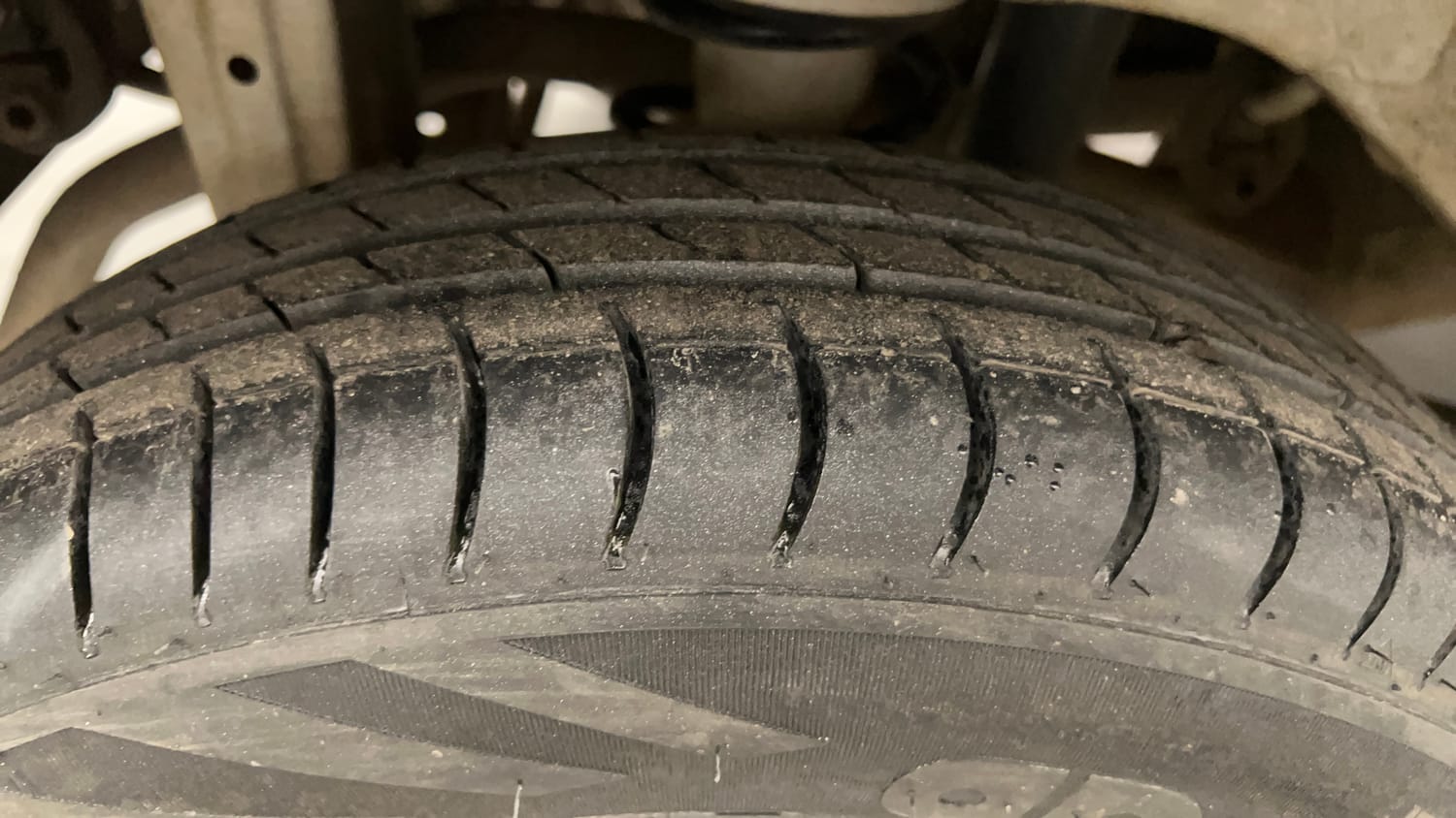 Used 2014 Maruti Suzuki Alto 800 Lxi Petrol Manual tyres RIGHT REAR TYRE TREAD VIEW