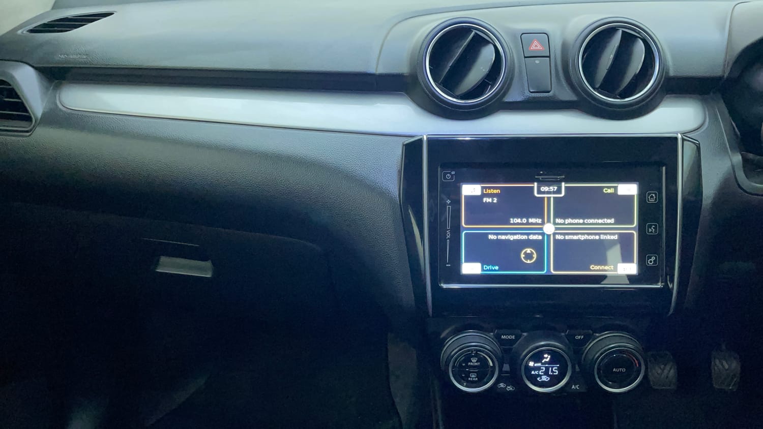 Used 2019 Maruti Suzuki Swift ZXi Plus Petrol Manual interior MUSIC SYSTEM & AC CONTROL VIEW